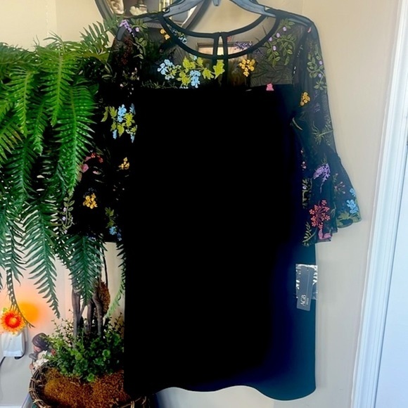 Brand New AGB Black Sheath Dress Mesh Bell Sleeves w/ Embroidered Flowers Floral - Picture 10 of 15